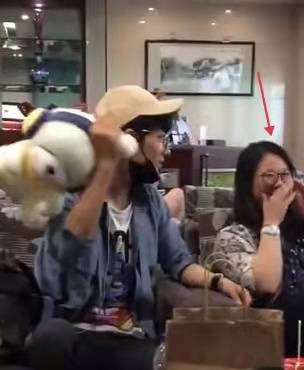 肖战李沁再传恋情!亲自捧场话剧还深夜聚餐,频繁互动被指好甜蜜