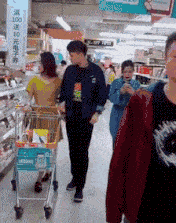 14,居然还有逛超市不认真的女人!