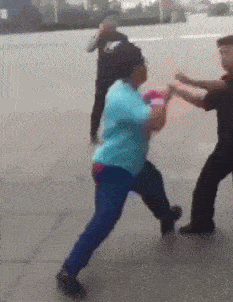 搞笑gif动图,财务发工资的方式永远这么奔放,真的是让