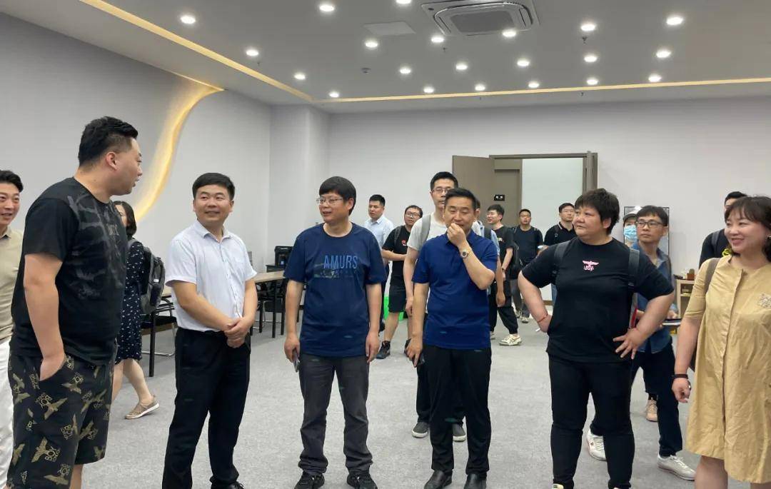 快手高级副总裁笑古,马宏彬一行莅临新谷集团临沂总部参观考察