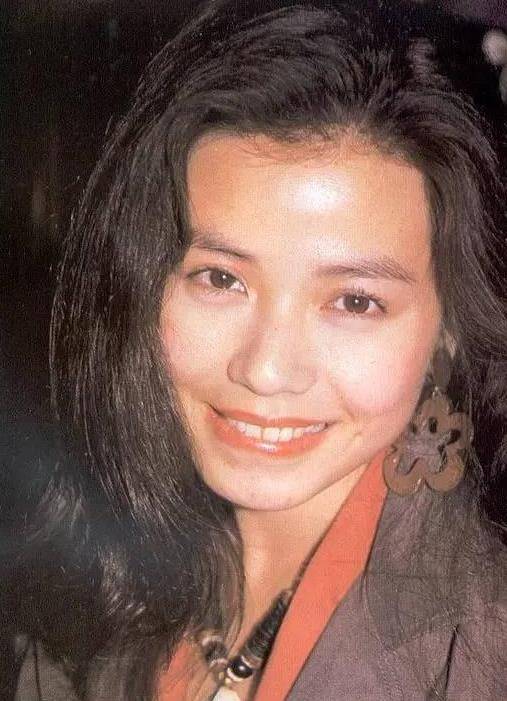 59岁红姑钟楚红近照素颜出镜面色红润不老女神实在太美朱家鼎