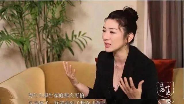 与两任前夫互撕后43岁的黄奕变了