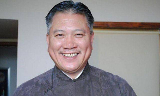 63岁万梓良近况:疾病缠身仍坚持商演,只怕小16岁娇妻没人照顾