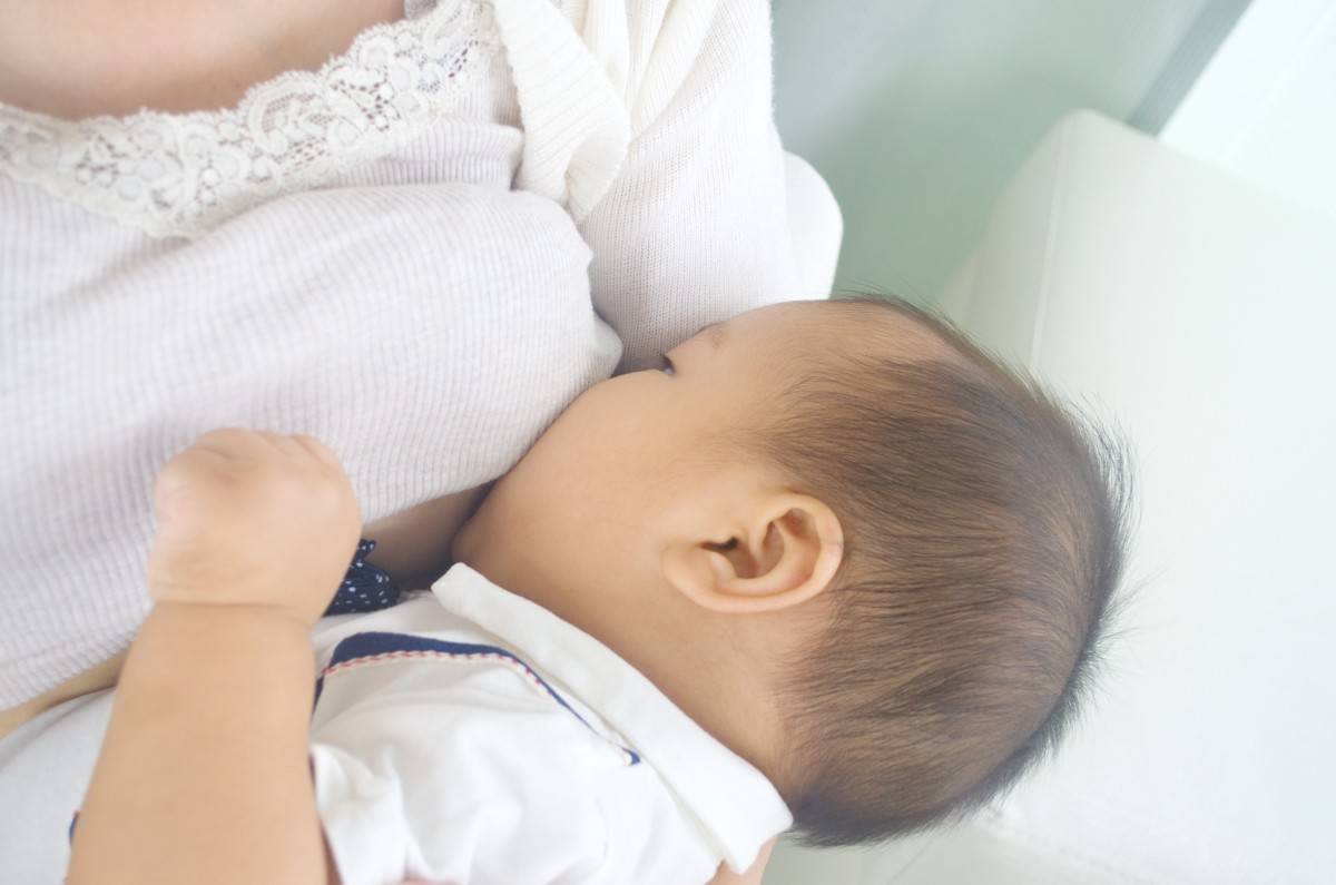 坚持母乳喂养好处多,不仅宝宝健康,宝妈还可以预防这几种疾病