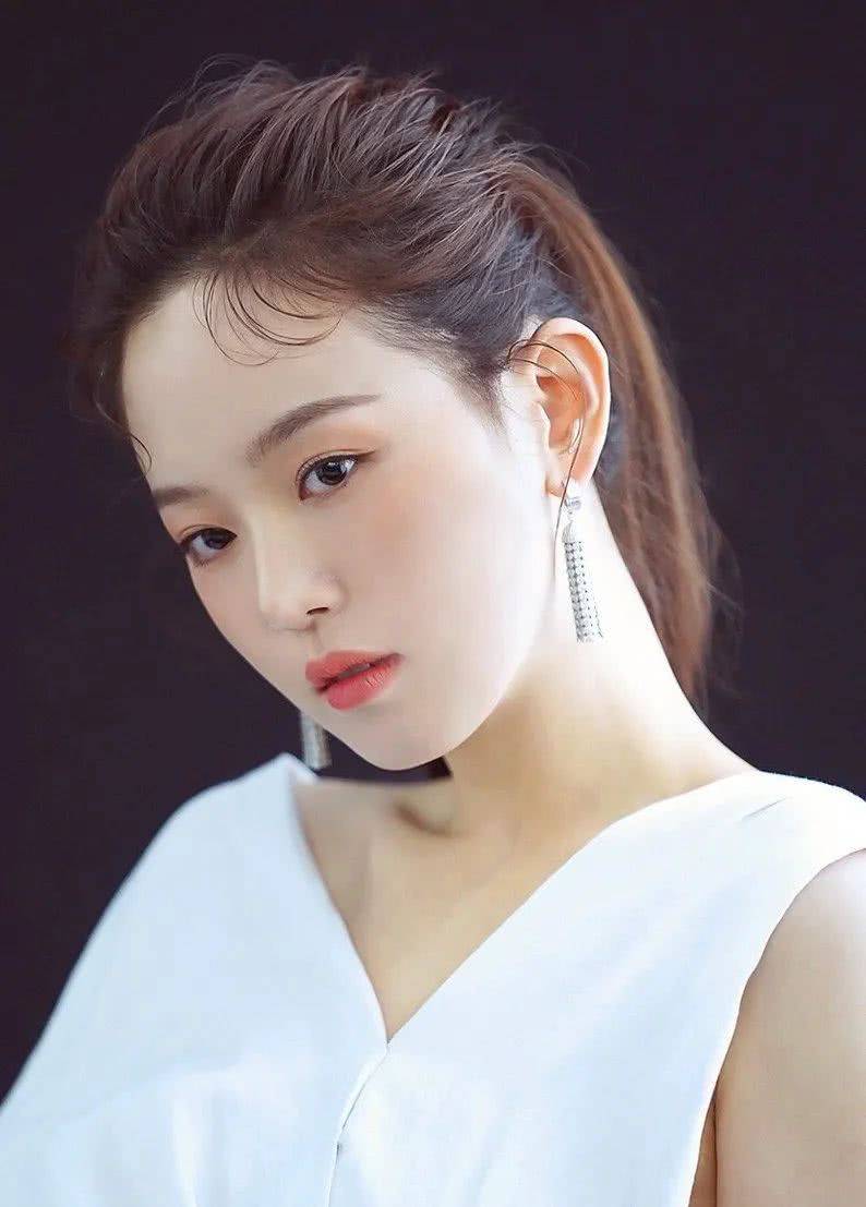 原创合格的女二号我的室友是九尾狐姜汉娜一个大器晚成的艺人