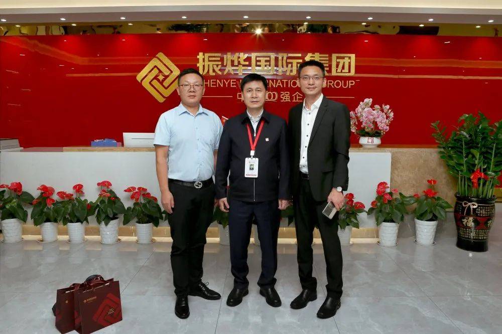 深圳市文化创意行业协会秘书长陈鹤平走访振烨国际集团
