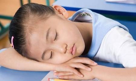 孩子这样睡午觉,往往易加重疲惫感,大脑和身高发育都可能受干扰