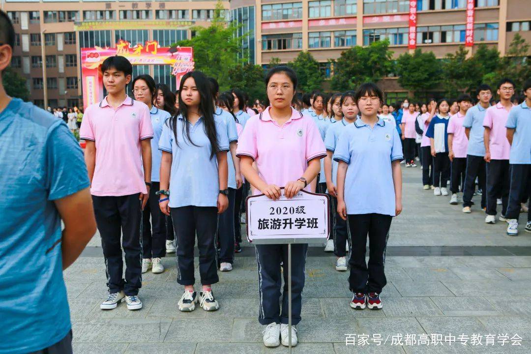 友爱职校的毕业生,仪式感满满