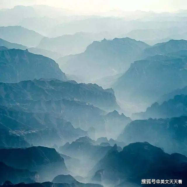 与倔强;当泛黄的脚步叩响凋零的柴门时,遍布的沧桑终于坦然,归于平静