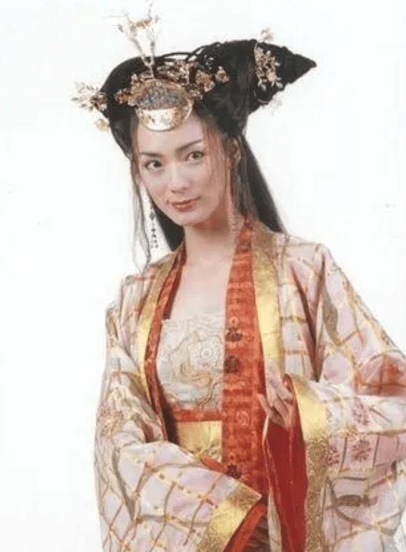 原创她演过东方不败,是最美何仙姑,被渣男骗光家产,沦落街边按摩女?