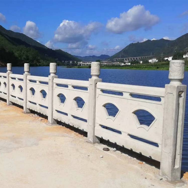 艺高景观 仿树皮垃圾桶深受江西旅游景区的喜爱 水泥垃圾箱制作