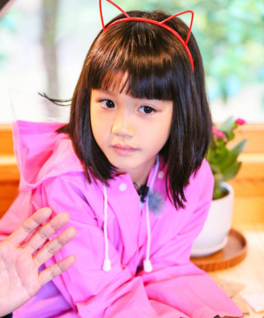 钟丽缇11岁二女儿近照曾经嫌她丑小姑娘五官长开了颜值飙升