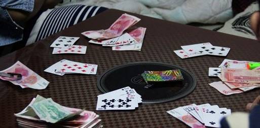 原创男子赌博成瘾,欠了女老板10万元,因为还不起被要求同居补偿
