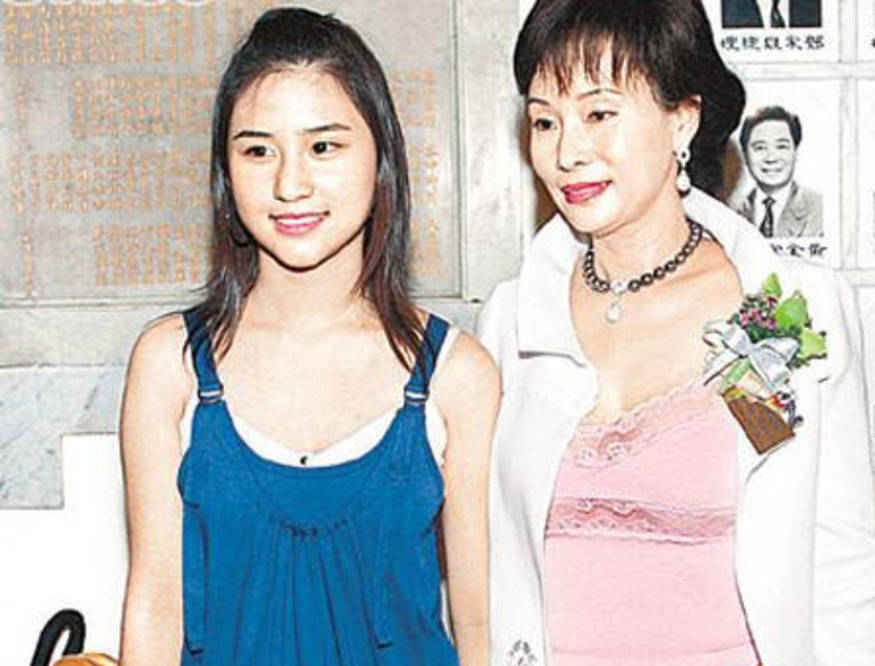 原创相貌平凡的她,气疯四太梁安琪,离开赌王后,拿上亿元嫁给了爱情?
