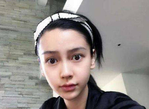 离开美颜的生图女星,杨颖很憔悴,迪丽热巴脸胖,袁姗姗