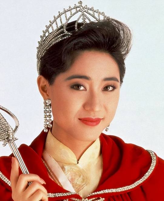 她最后一个港姐的获得者是最杰出的李嘉欣,陈法蓉年轻时也是个大美人