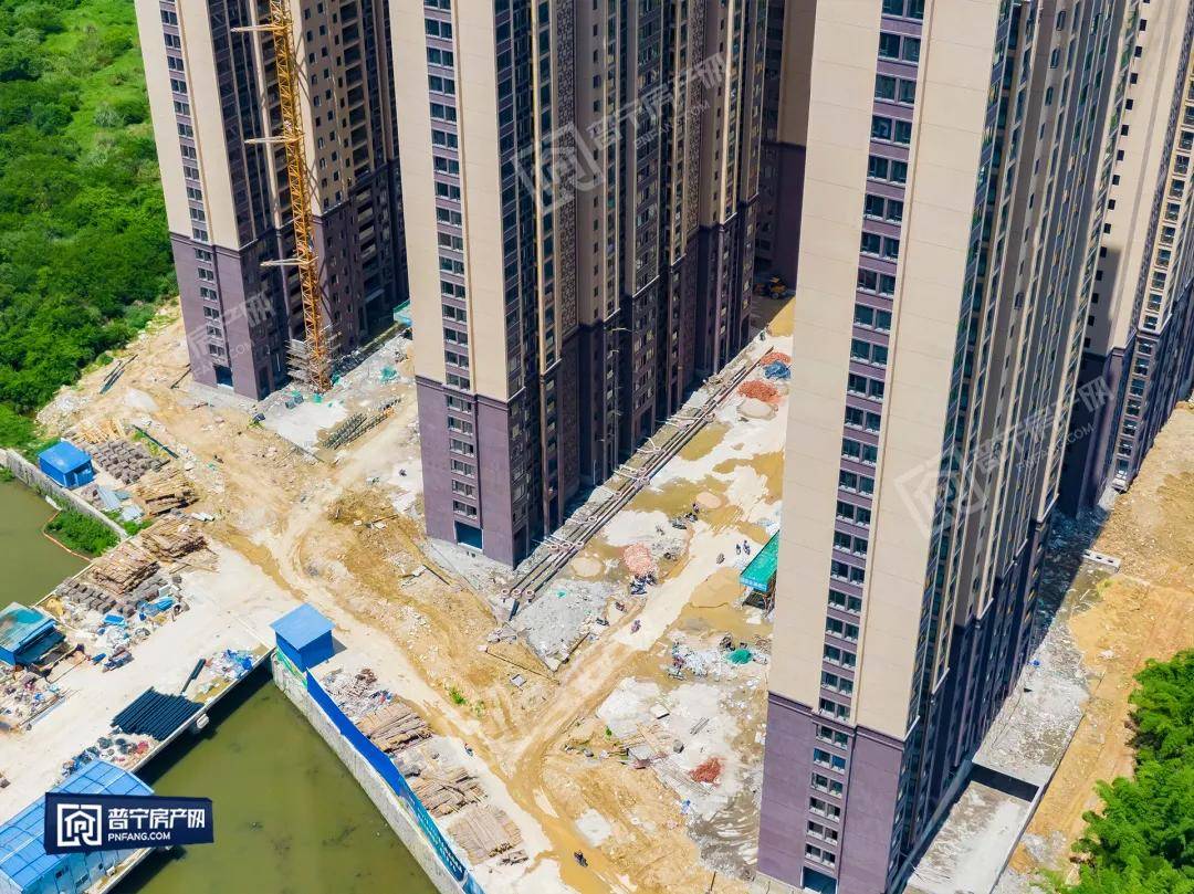 没错,它就是位于东部新城的 〖水岸城〗,该项目临近康美中药城,普宁