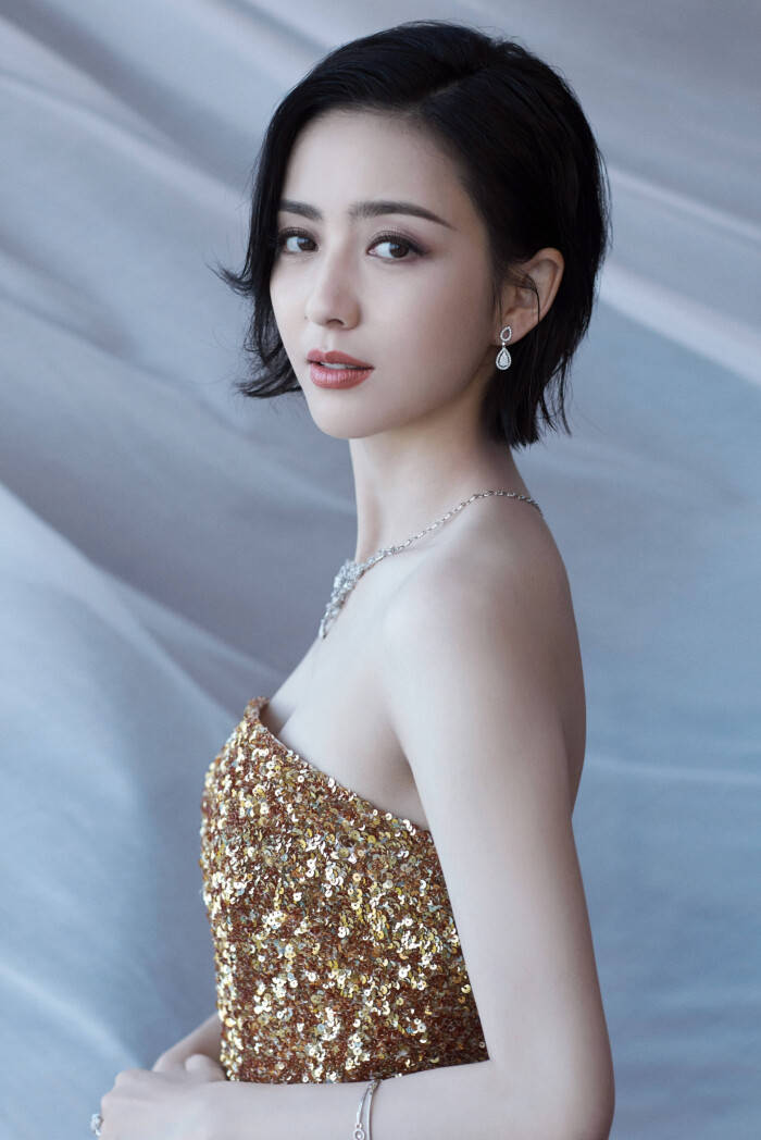 佟丽娅因《革命者》"哭"上热搜,离婚51天后,变得更加光彩照人