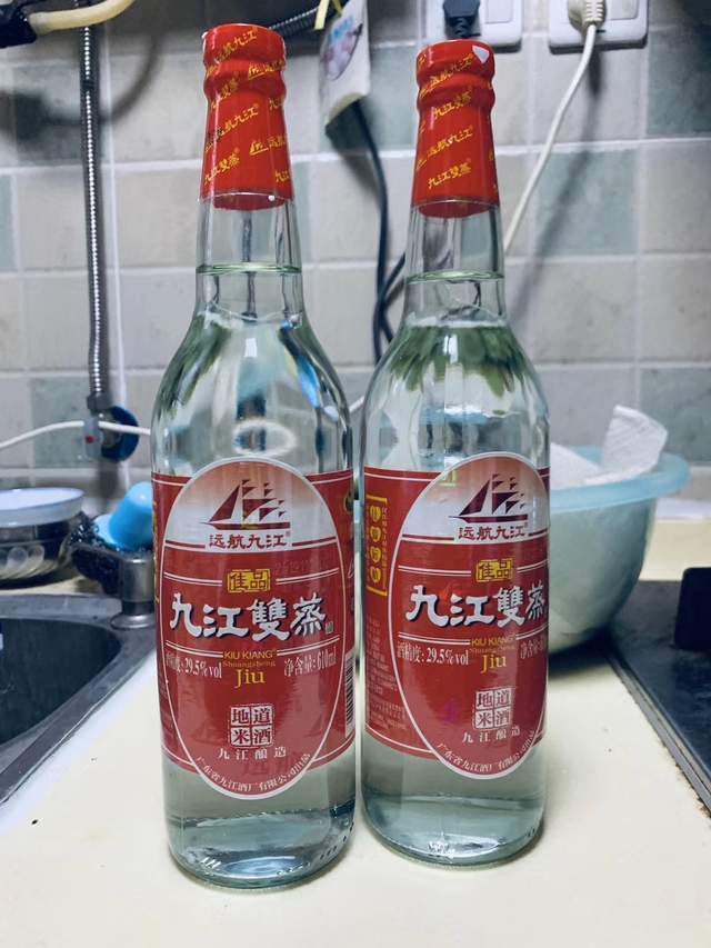 九江双蒸:某宝买了两瓶九江双蒸,约1200ml,用这种米酒酿制出来的青梅