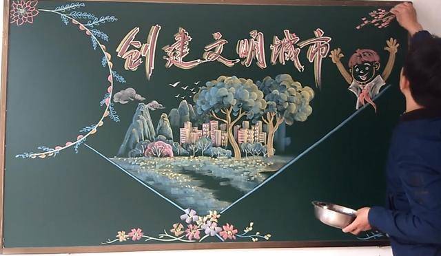 原创学校教师画黑板报,粉笔画让人称赞,绘画功底达到专家级别!