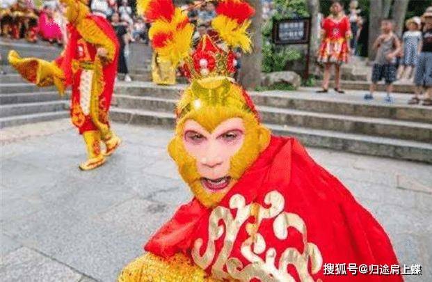 原创孙悟空受拜"千岁王"后,立马隐去了石中的这行字!真人不露相啊