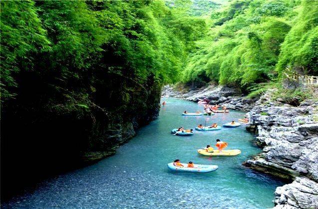 全国百家媒体贵州行走进清凉桐梓水银河大峡谷景区