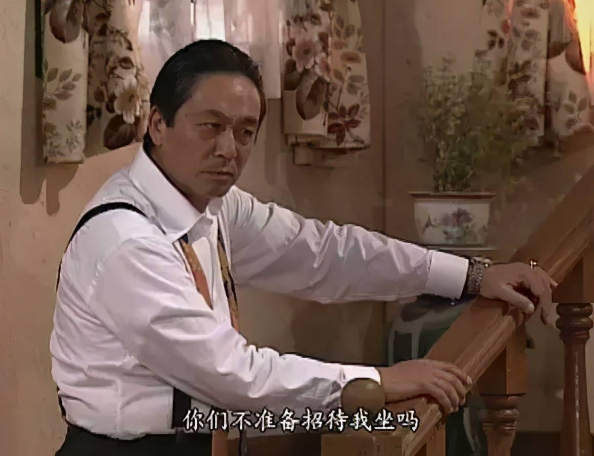 并因此被称为反派一哥也正是这部戏出名之后《纵横四海《英雄本色