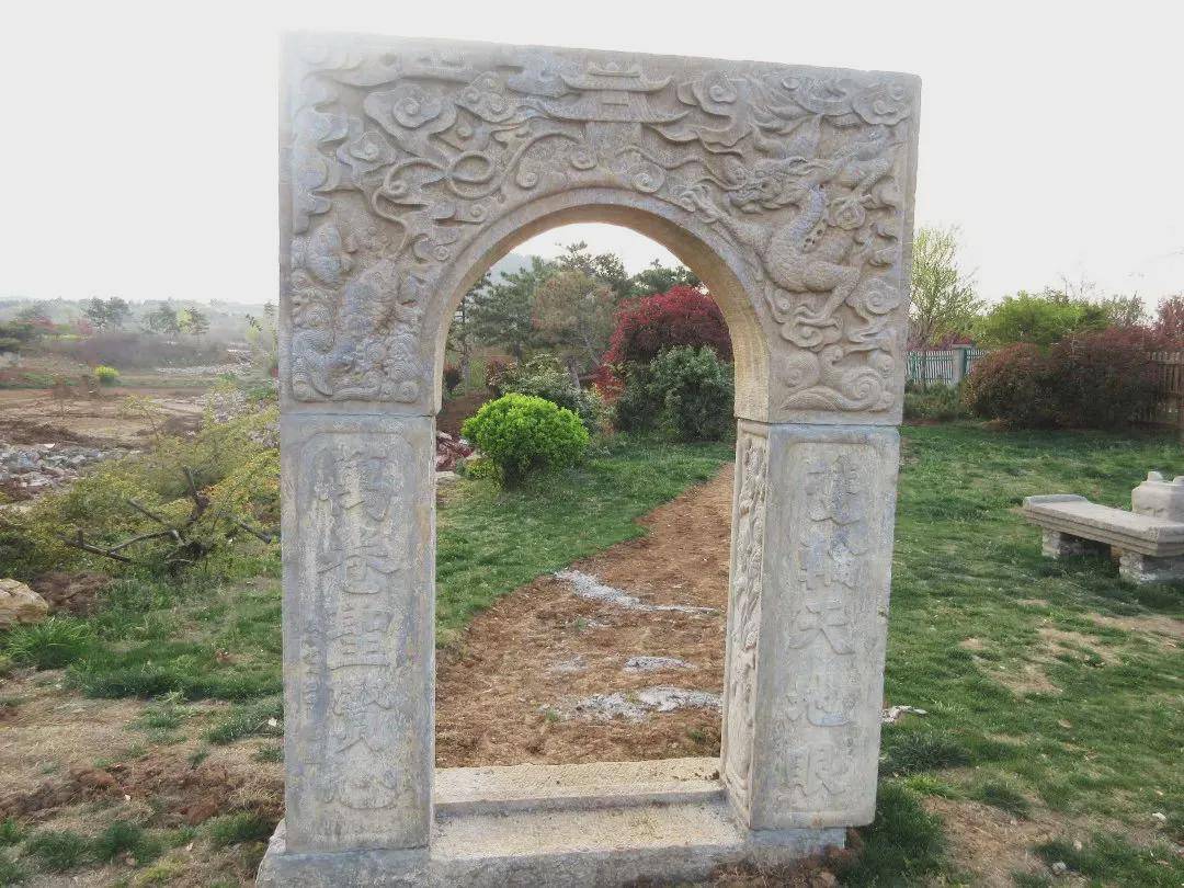 清代石拱门:龙门