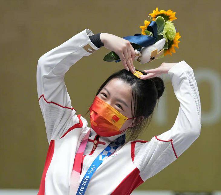 原创清华学霸杨倩奥运会勇夺双金!夺冠后比心太可爱,ko对手一脸淡定