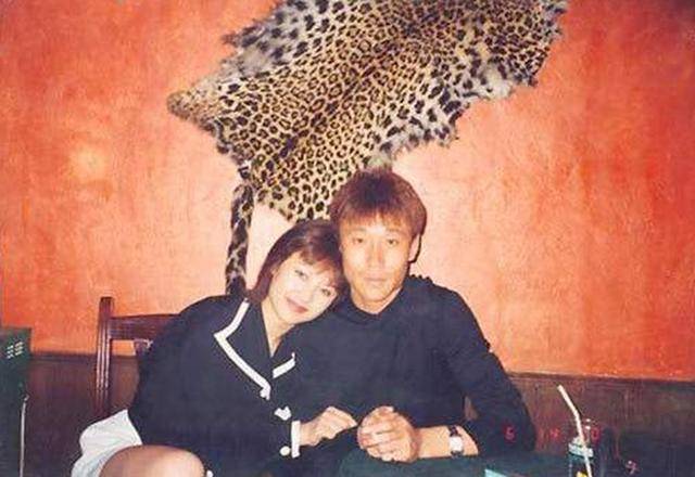 那英:未婚生下儿子,甘心与高峰同居10年,为何转身嫁给