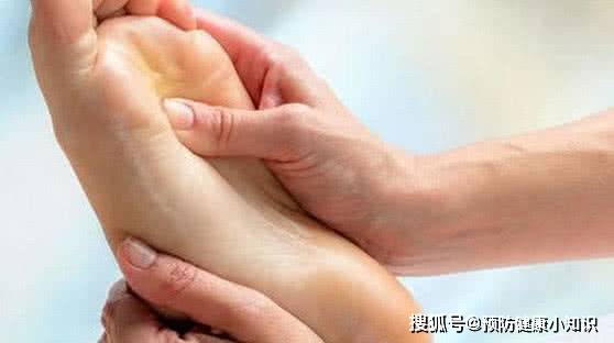 脚掌颜色发白
