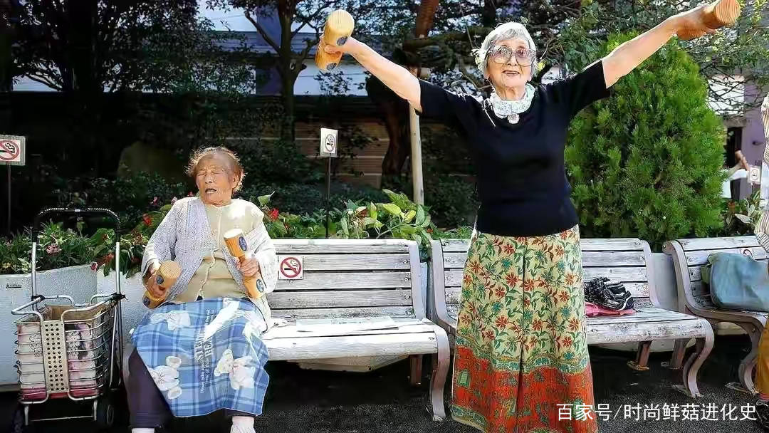 日本老年人的精致晚年,年轻人不敢穿不敢想他们做到了