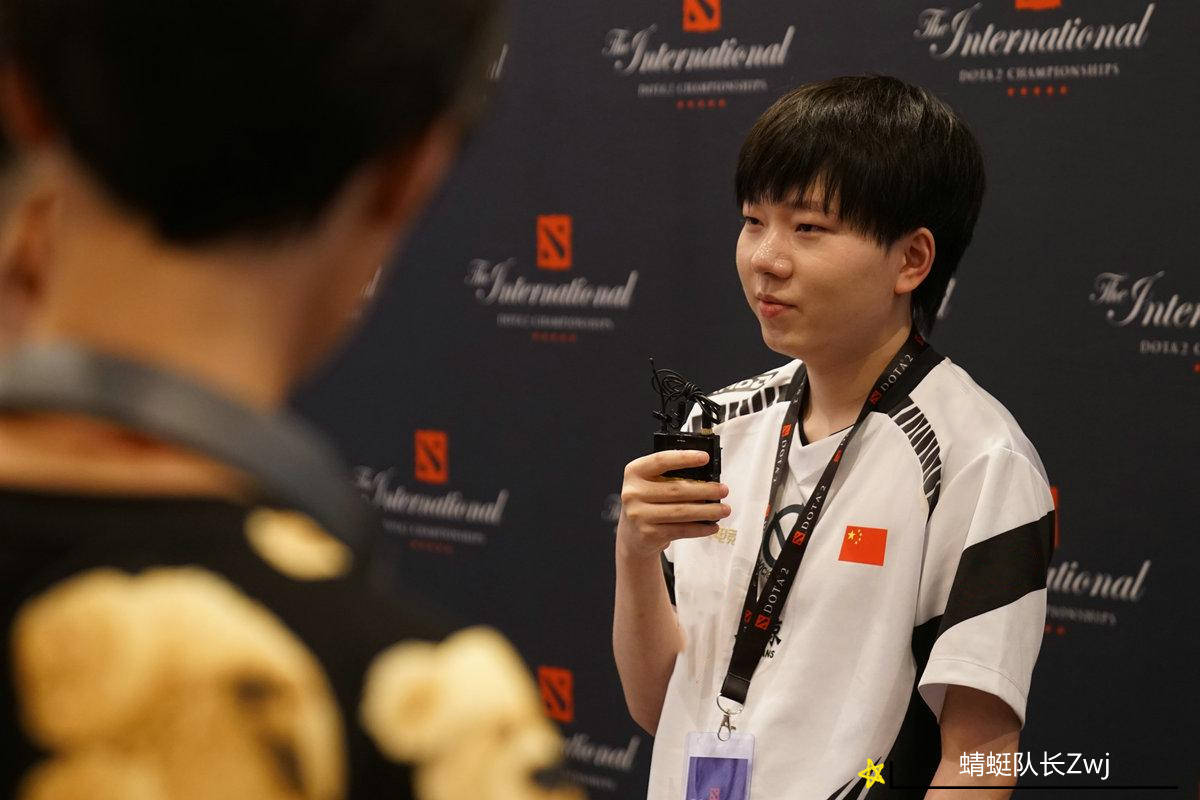 dota2:拒绝者扬言单手吊打9000分选手!水友:maybe申请出战!
