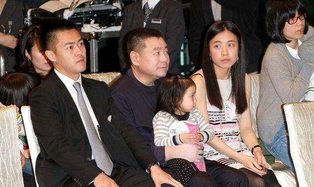 郑志刚捐2千万霍启刚何猷龙各捐1千万刘鸣炜为何却没动静