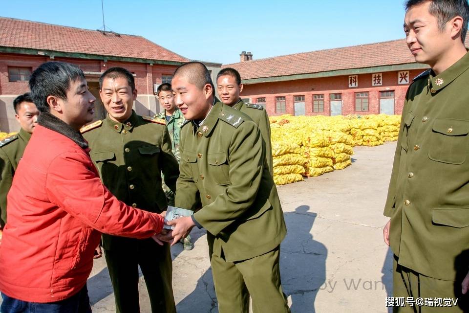 看着活泼健康的儿子,我们深深地知道:是中国人民解放军71352部队培养