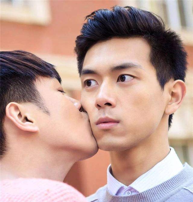 李现的豪宅曝光,阳台可以俯瞰上海,健身狂魔家中竟然养猫
