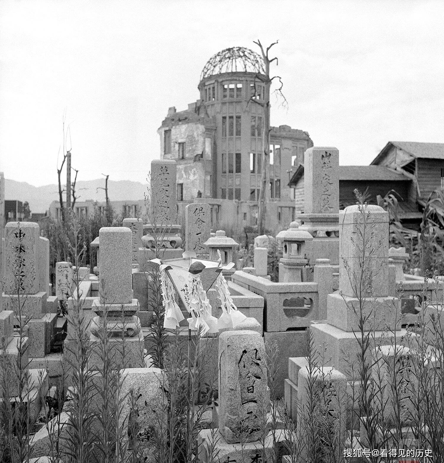 老照片遭受原子弹袭击的日本广岛已成了一片废墟