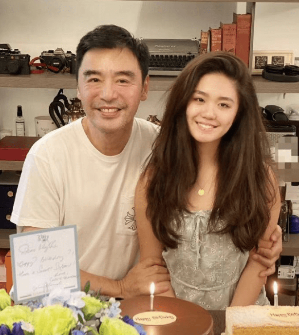 原创钟镇涛儿女差别大,妻子生女,全部遗传爸爸长相了