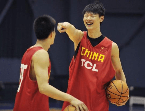 被灰熊队选中击败郭艾伦易建联王哲林能成为第二个姚明吗