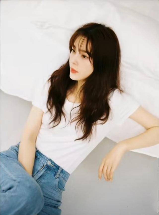 赵樱子晒港风写真,这个曾让大妈死守遥控器的女人,年过30依然时尚迷人
