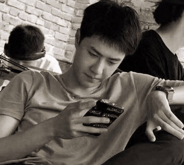 王一博早期采访不怼人还找话题,被说长相很坏,曾拒绝过反派角色!