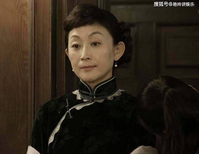她从影32年封影后,离婚后老公娶小15岁女演员,今55岁仍单身不婚_陈瑾