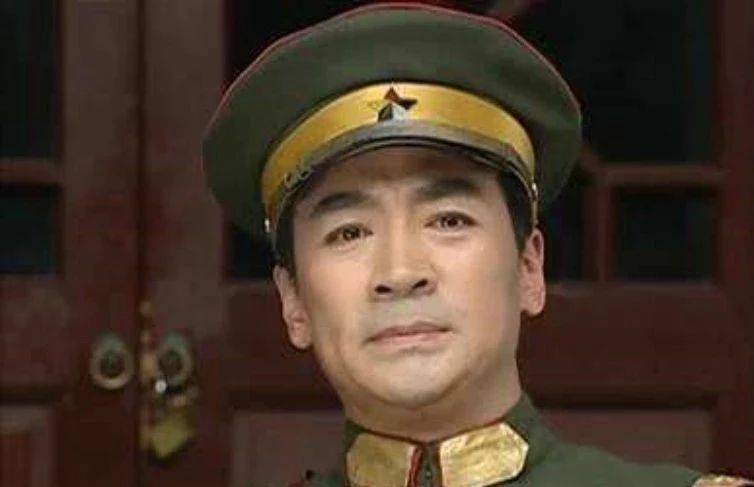 8次饰演张学良不红,50岁才被琼瑶捧红,55岁老来得子成人生赢家_寇振海