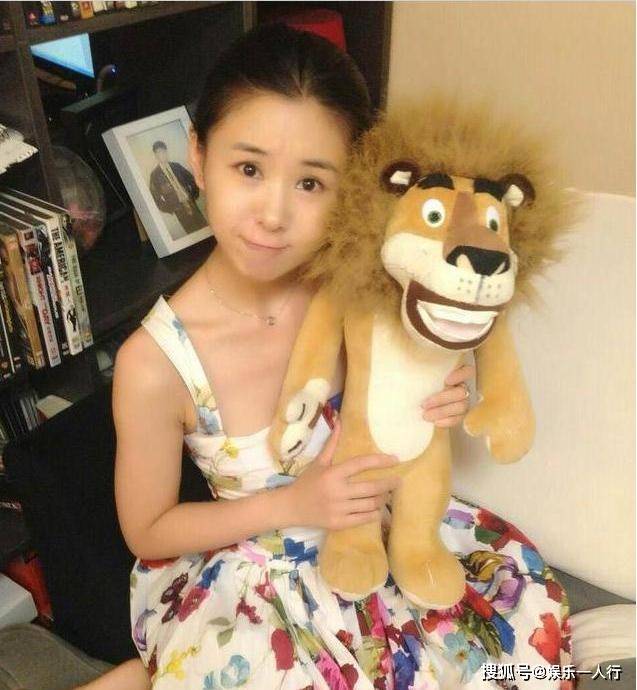 参观李小萌住的豪宅,嫁入豪门后住六千万别墅,引得全网女生羡慕