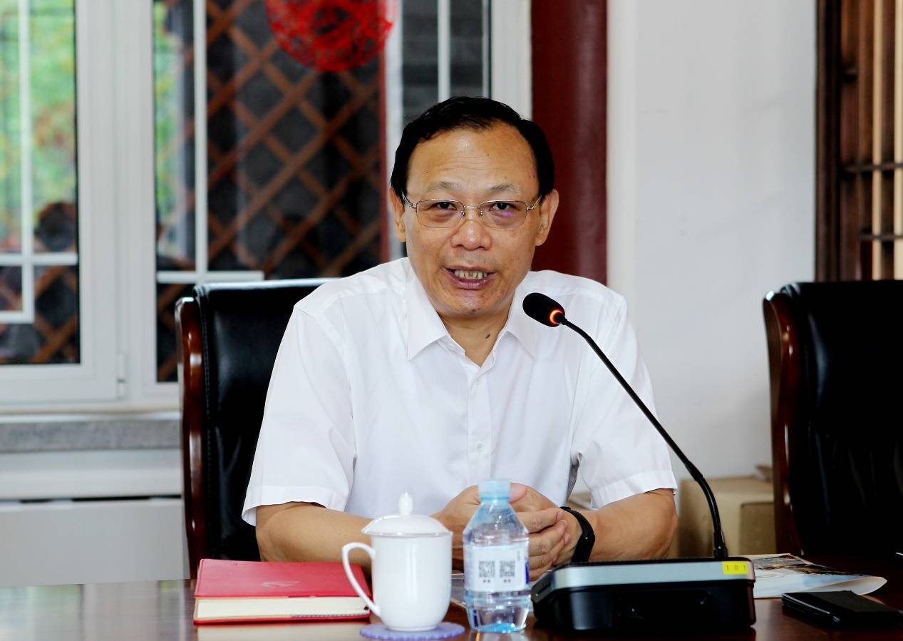龙宇翔与中国华侨历史博物馆馆长臧杰斌会谈