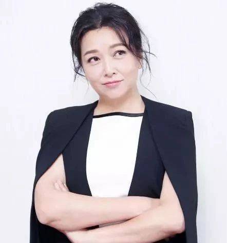 原创出道26年0绯闻,曾与大他9岁的江珊相爱5年,分手后娶美女老婆