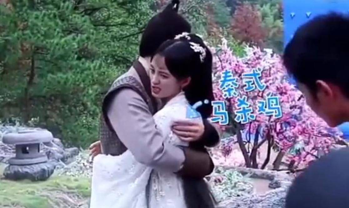 原创花戎片场生图鞠婧祎眼妆越来越浓真人版魏枝却有了脸