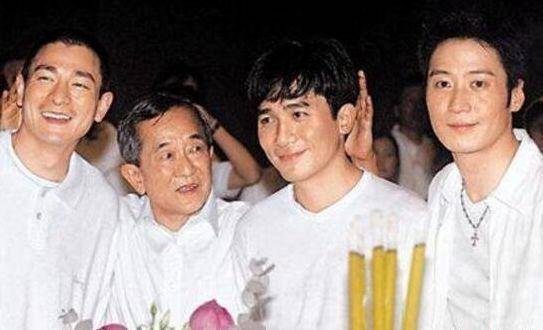 白龙王去世时,大半个娱乐圈都在悼念他,在2008年汶川地震时,刘德华