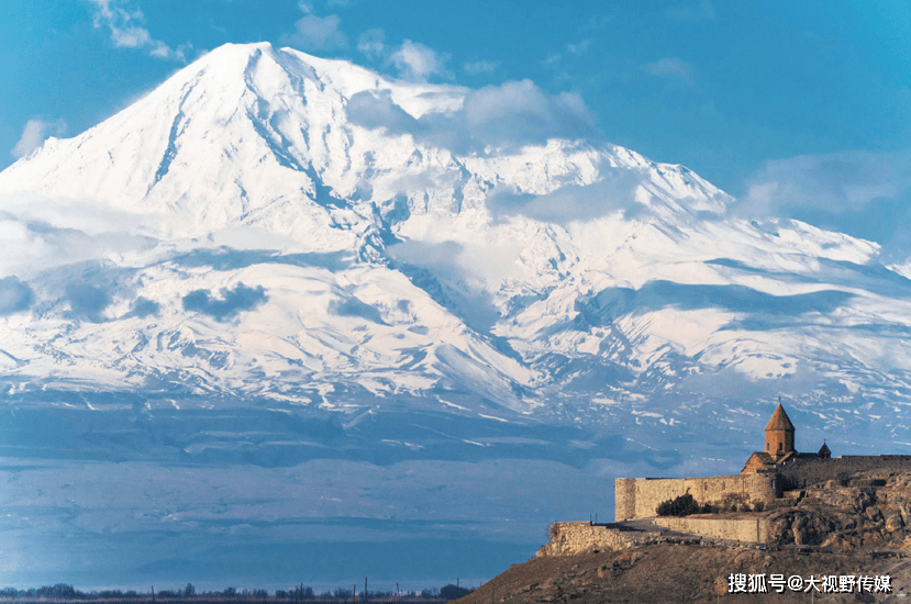 16854英尺(约5056米)高的亚拉腊山(mount ararat,位于土耳其东部靠近