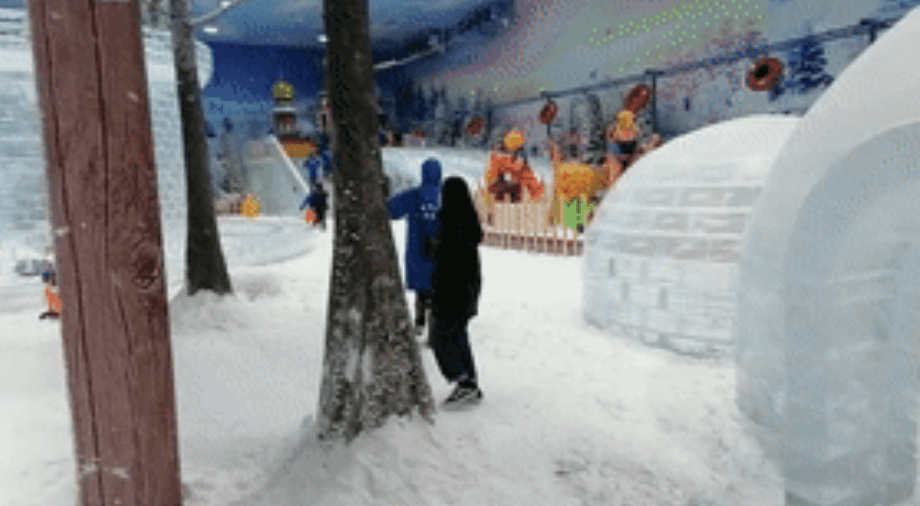 东莞隐贤山庄除了有水上乐园,还有让南方人惊喜不断的圣德堡飘雪乐园